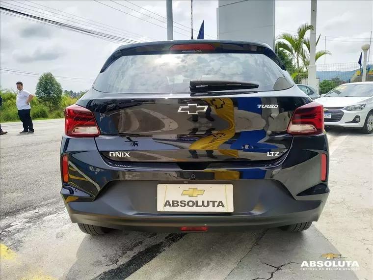 Chevrolet Onix Preto 2