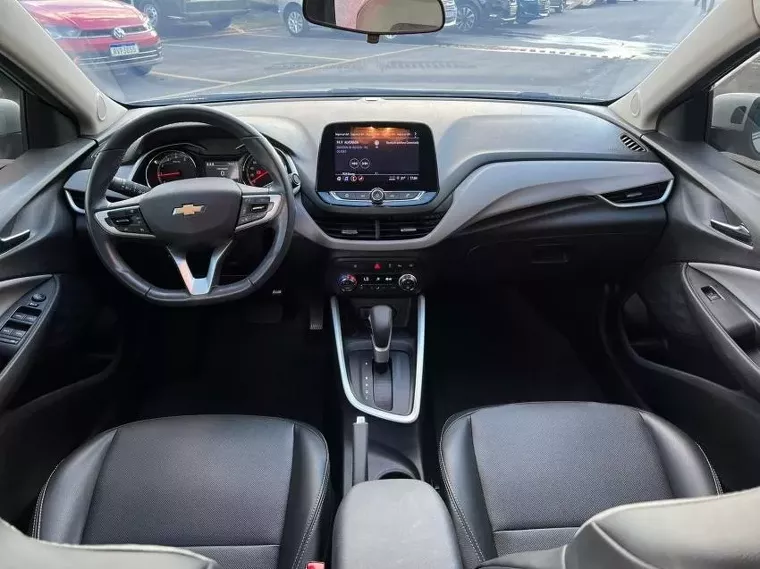 Chevrolet Onix Prata 1