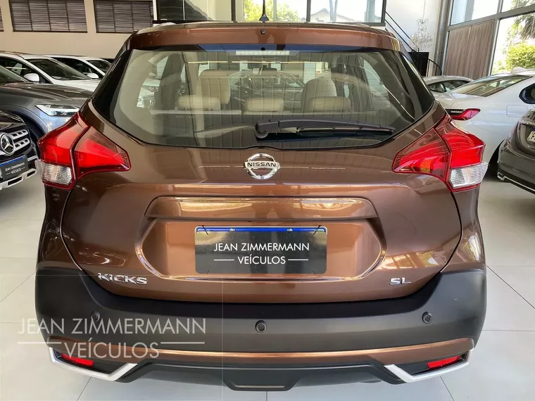 Nissan Kicks Marrom 4