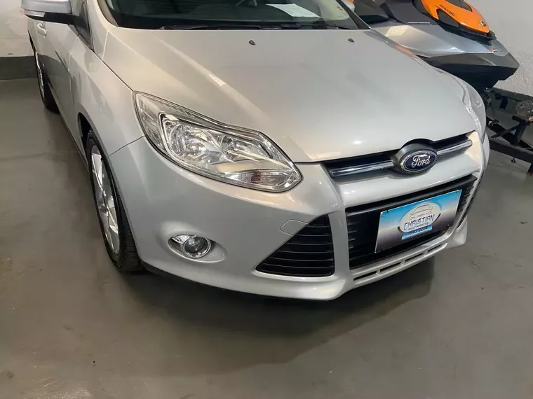 Ford Focus Prata 19