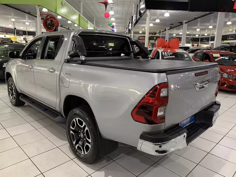 Toyota Hilux Prata 17