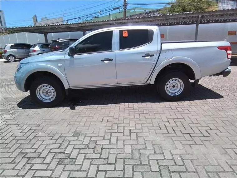 Mitsubishi L200 Triton Prata 10