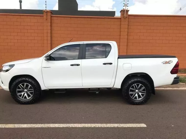 Toyota Hilux Branco 7