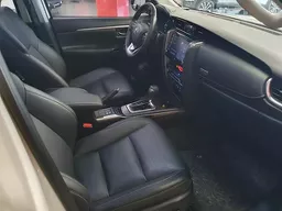 Toyota Hilux SW4