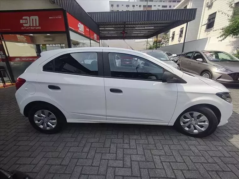 Chevrolet Onix Branco 15