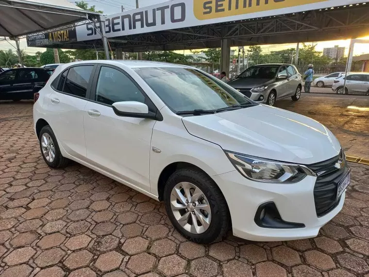 Chevrolet Onix Branco 6