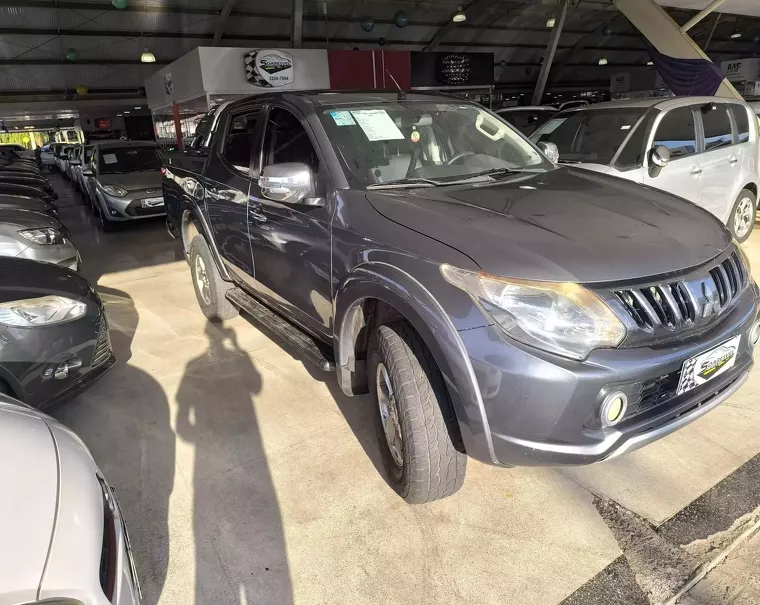 Mitsubishi L200 Triton Cinza 3