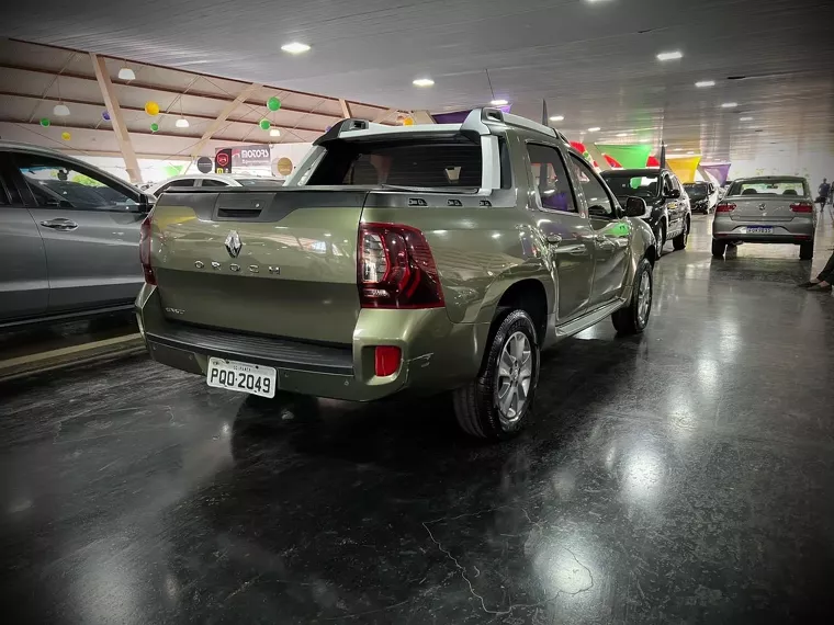 Renault Duster Oroch Verde 7