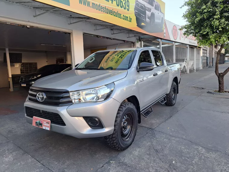 Toyota Hilux Prata 30