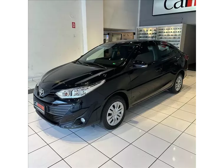 Toyota Yaris Preto 2