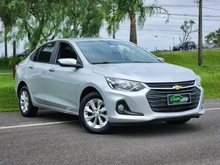 Chevrolet Onix Prata 14