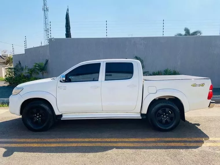 Toyota Hilux Branco 9