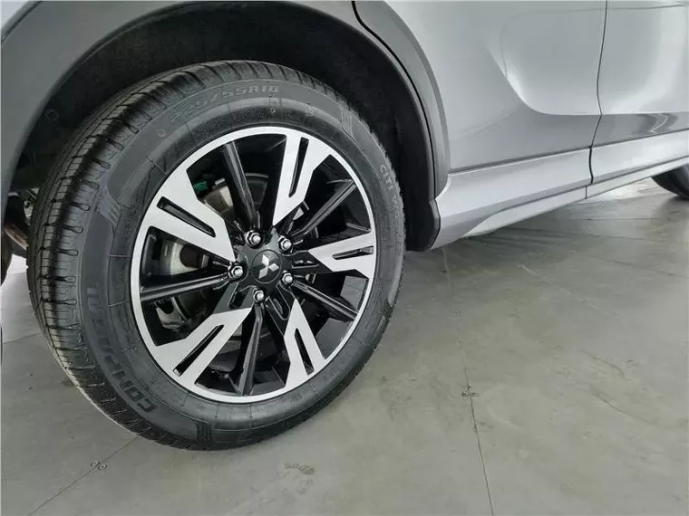 Mitsubishi Eclipse Cross Prata 10