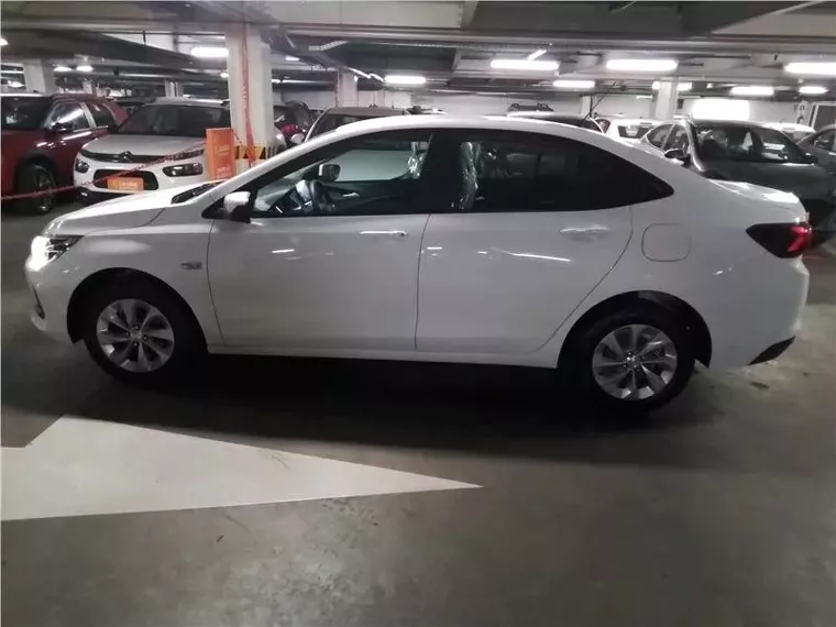 Chevrolet Onix Branco 8