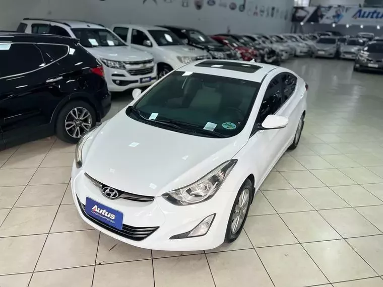 Hyundai Elantra Branco 4