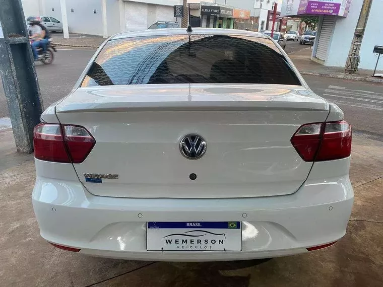 Volkswagen Voyage Branco 3