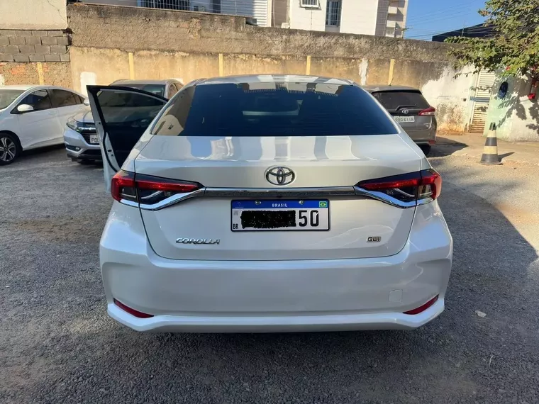 Toyota Corolla Branco 4