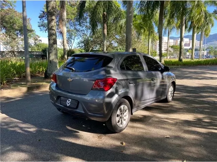 Chevrolet Onix Cinza 10