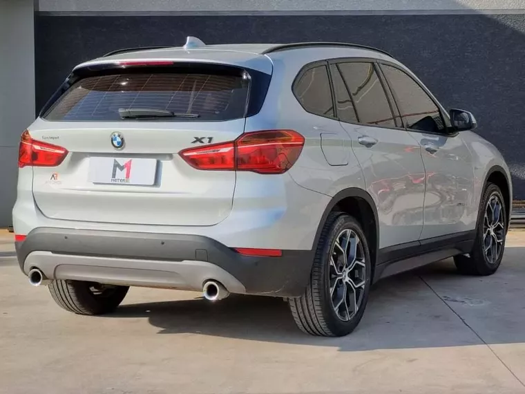 BMW X1 Prata 12