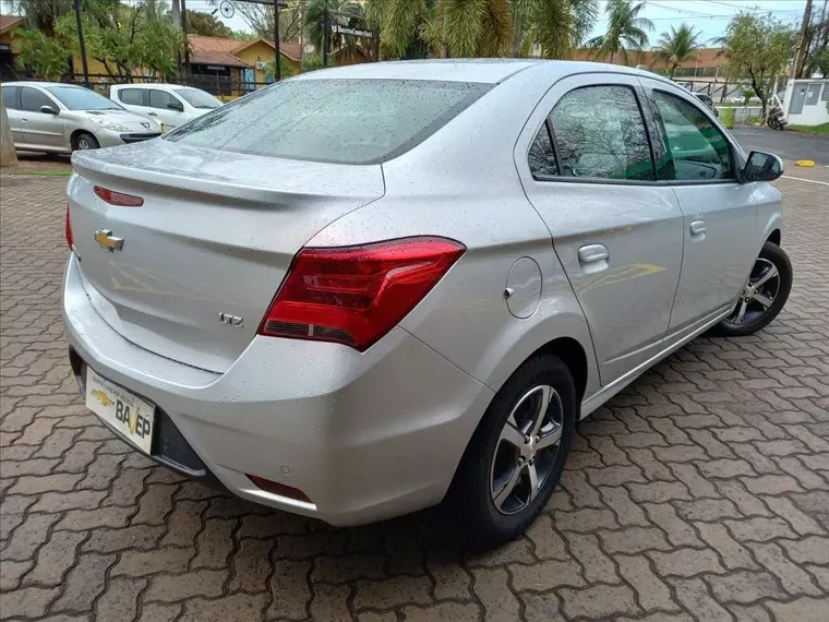 Chevrolet Prisma Prata 1