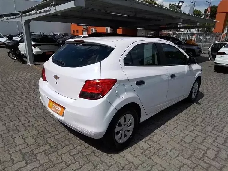 Chevrolet Onix Branco 2