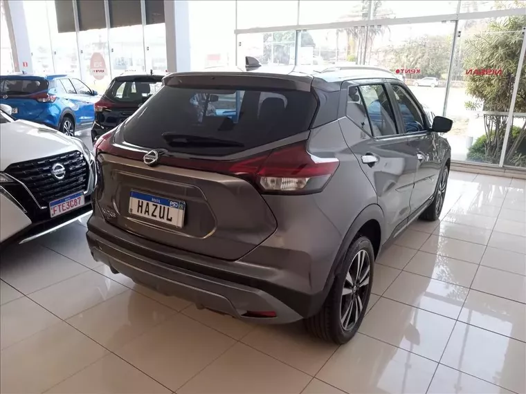 Nissan Kicks Cinza 6