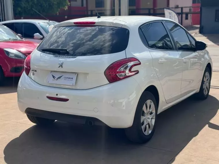 Peugeot 208 Branco 12