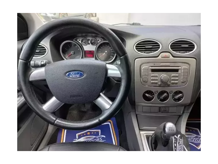 Ford Focus Preto 3