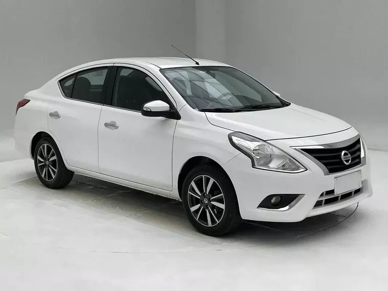 Nissan Versa Branco 9