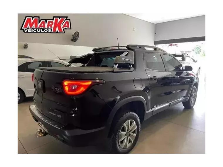 Fiat Toro Preto 1