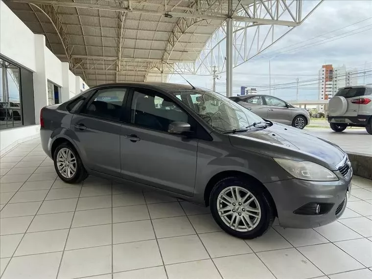 Ford Focus Cinza 8