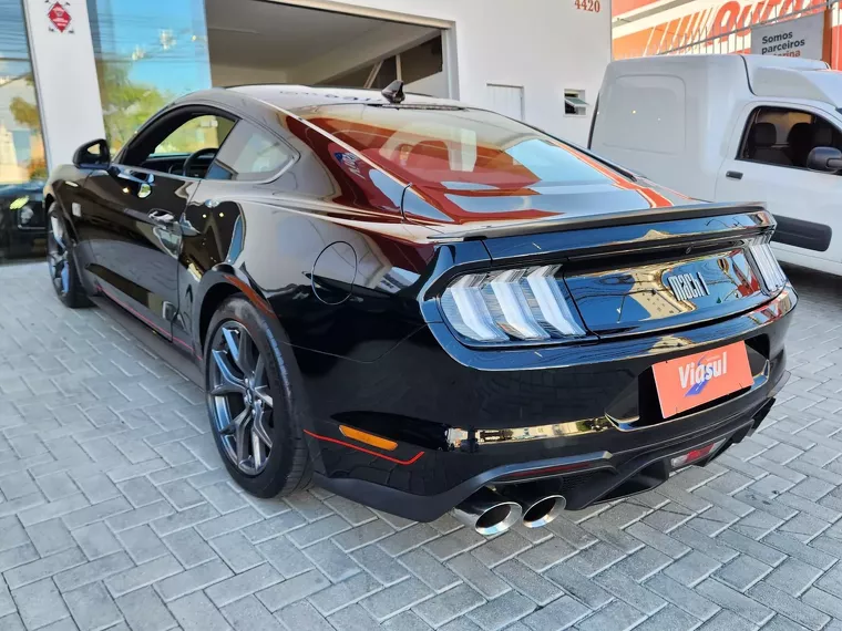 Ford Mustang Preto 7