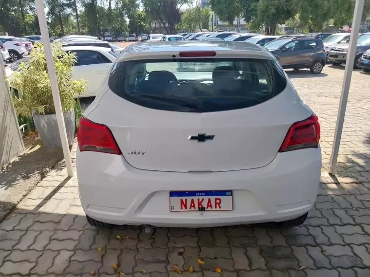 Chevrolet Onix Branco 8