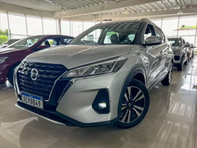 Nissan Kicks Prata 11