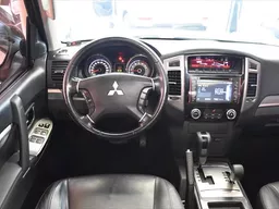 Mitsubishi Pajero Full