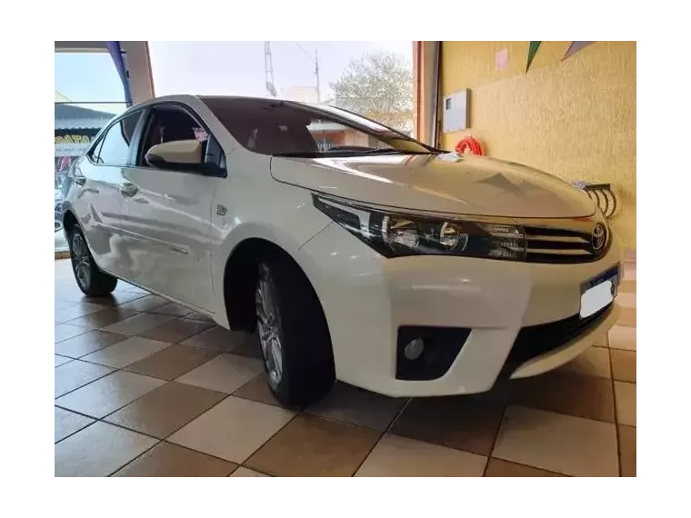 Toyota Corolla Branco 3