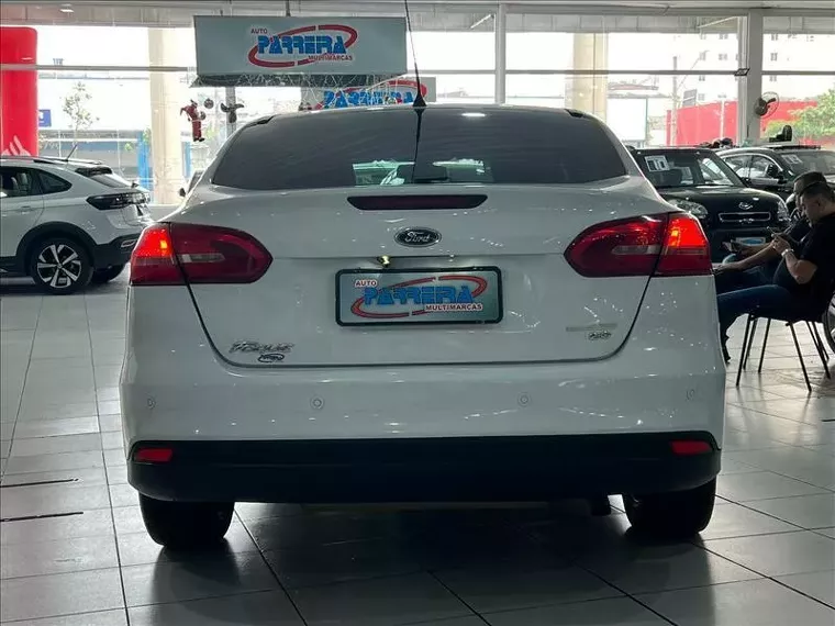 Ford Focus Branco 11