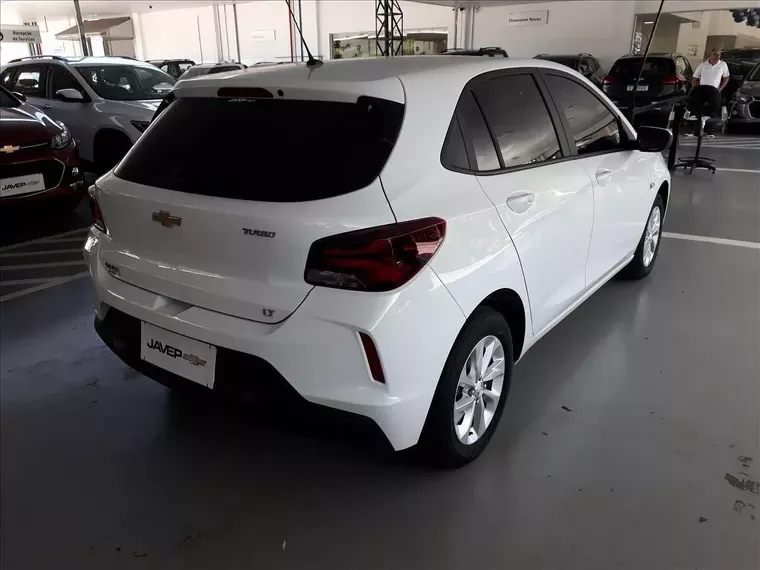 Chevrolet Onix Branco 3