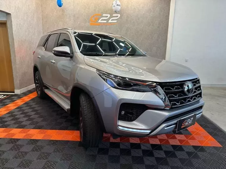 Toyota Hilux SW4 Prata 3