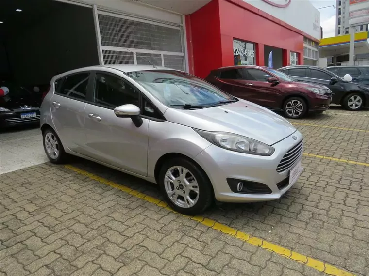 Ford Fiesta Prata 10