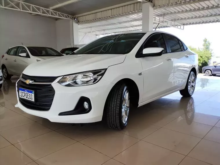 Chevrolet Onix Branco 6