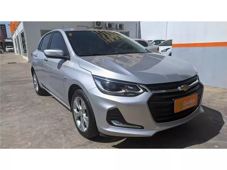 Chevrolet Onix Prata 2