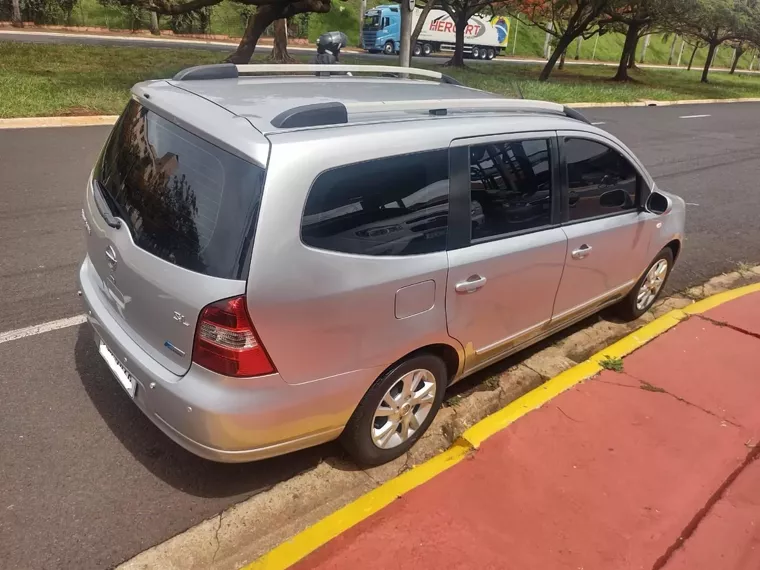 Nissan Grand Livina Prata 3