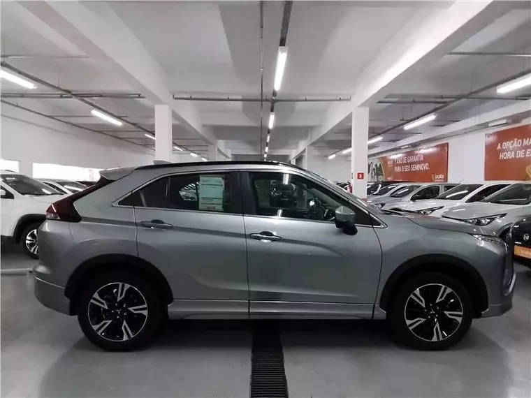 Mitsubishi Eclipse Cross Prata 2