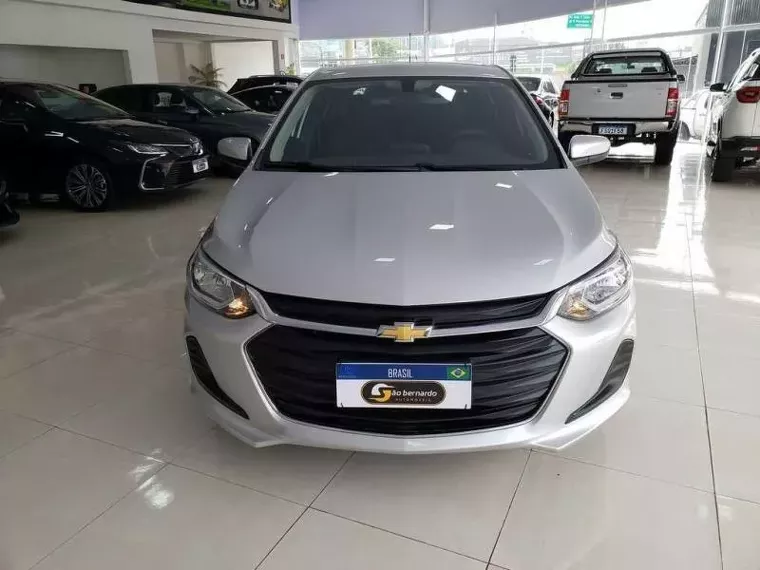 Chevrolet Onix Prata 1