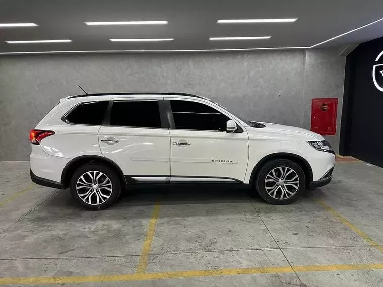 Mitsubishi Outlander Branco 6