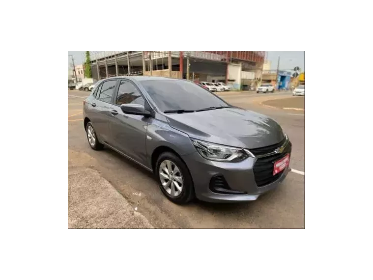 Chevrolet Onix Cinza 12