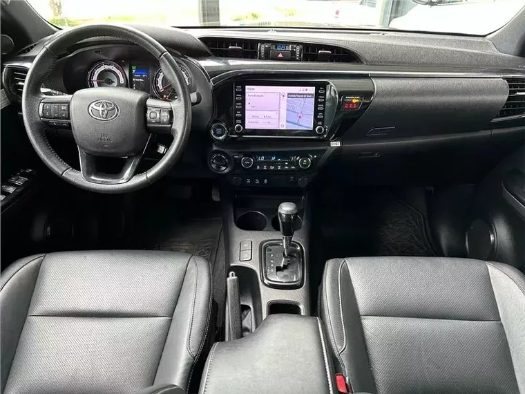 Toyota Hilux Preto 16