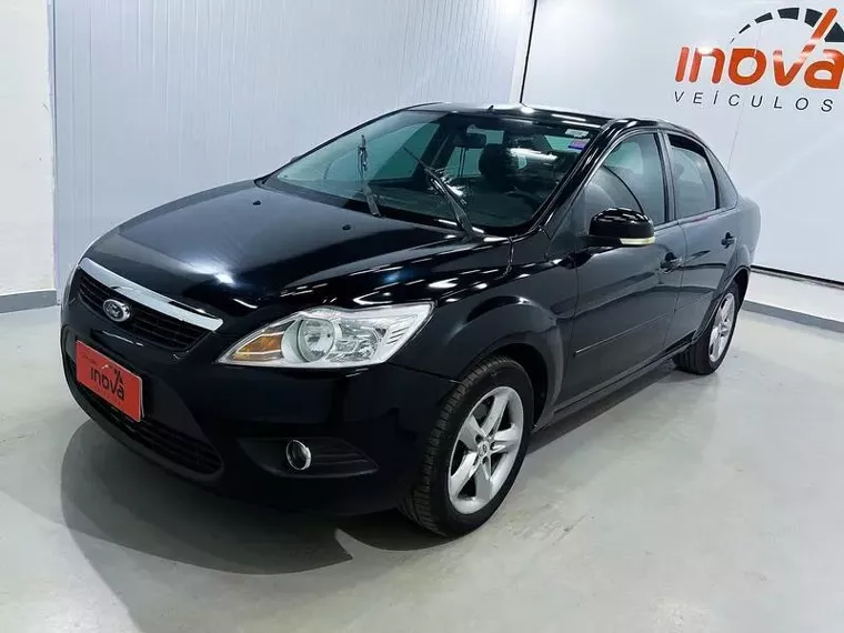 Ford Focus Preto 4