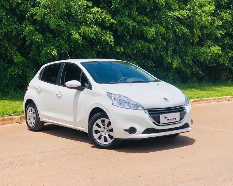 Peugeot 208 Branco 10